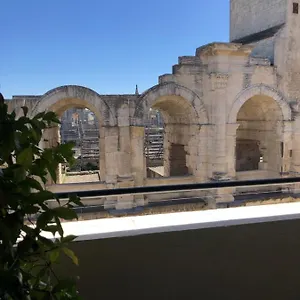 Apartment Climatise Avec Balcon Face Aux Arenes D'arles, Arles